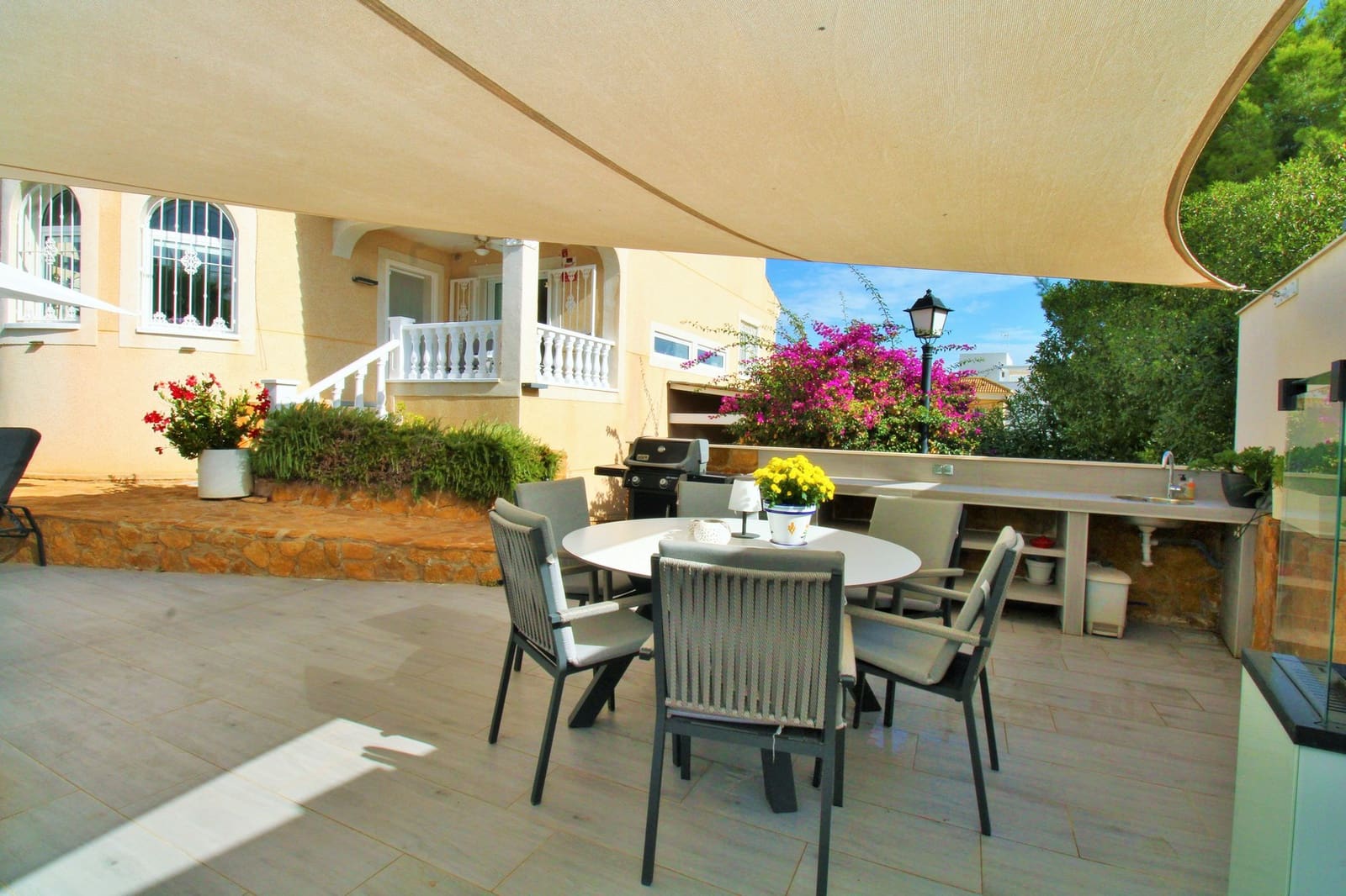 3 bedroom Villa for sale in Villamartin with pool garage - € 599,000 (Ref: 10160955)
