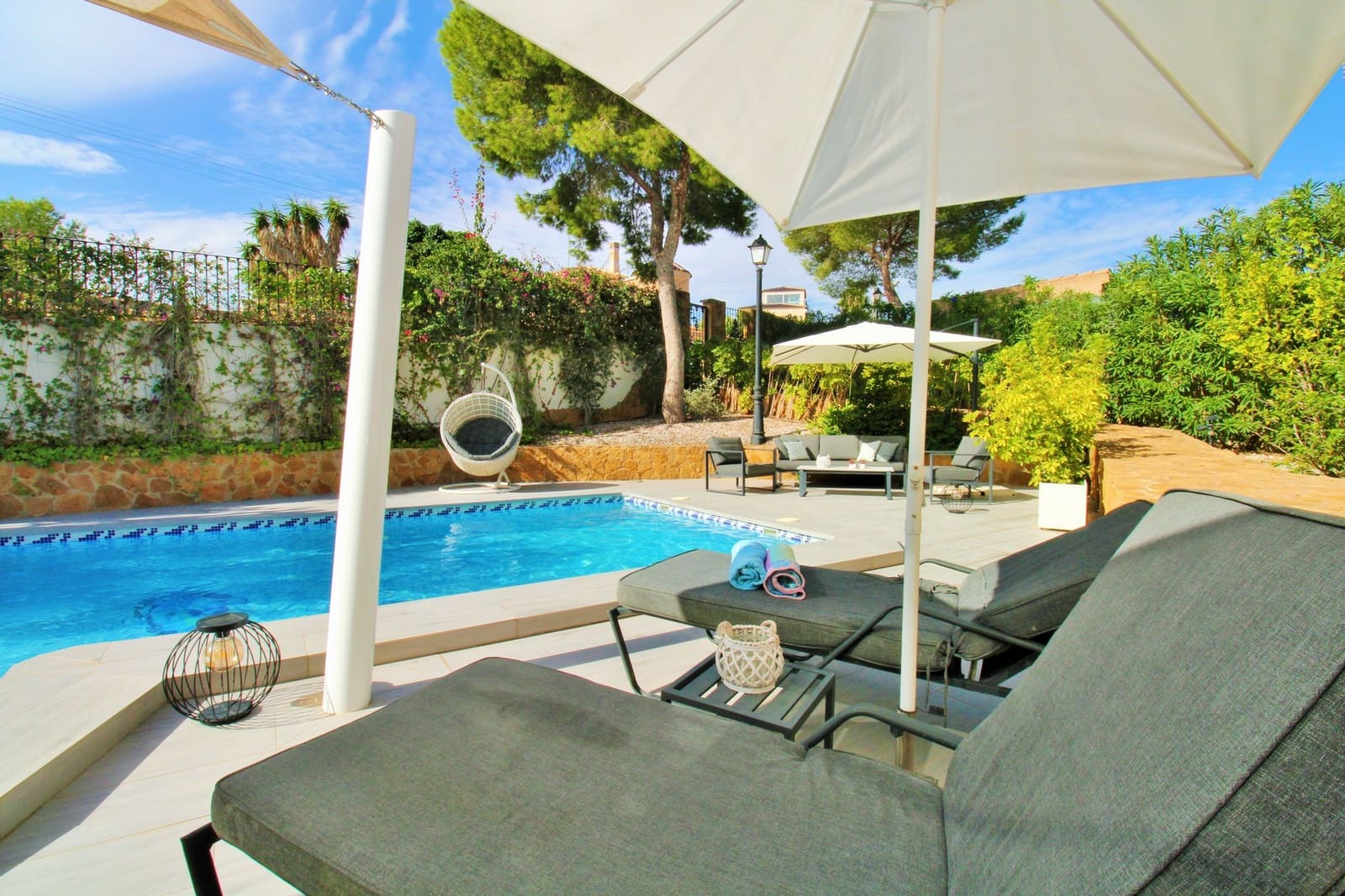 3 bedroom Villa for sale in Villamartin with pool garage - € 599,000 (Ref: 10160955)