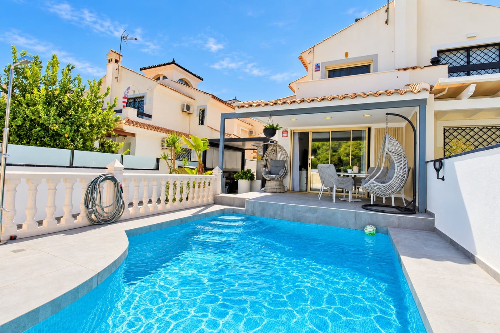 3 bedroom Villa for sale in Mil Palmeras with pool - € 395,000 (Ref: 10160956)