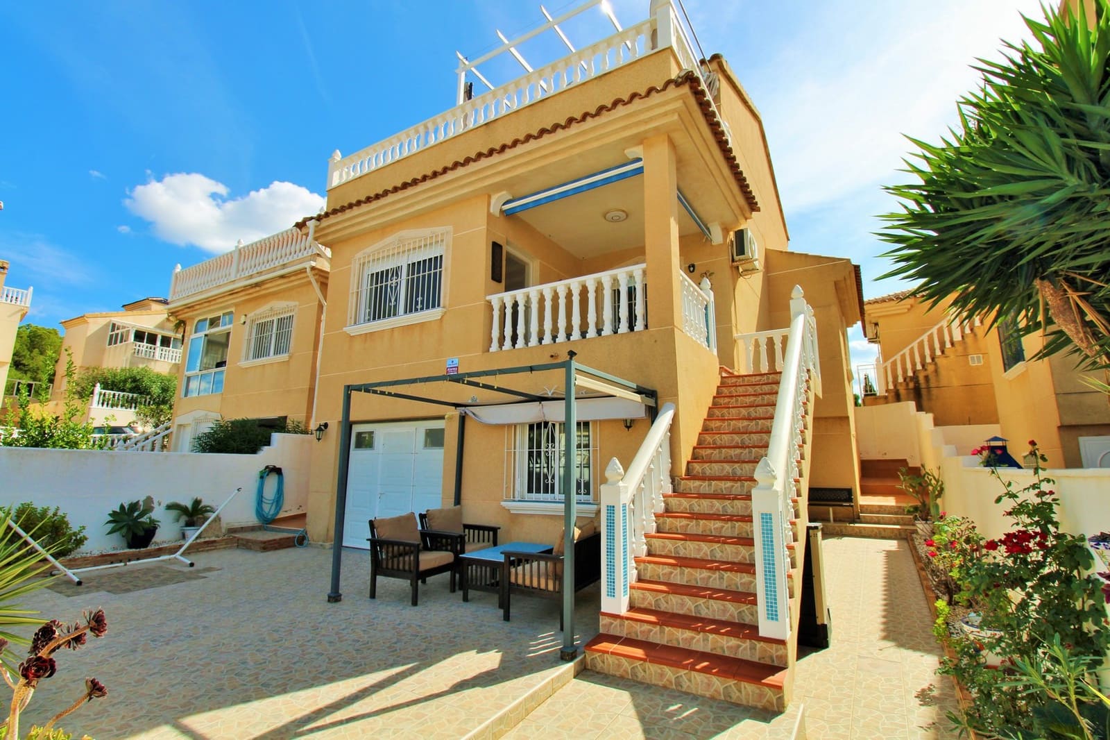 3 bedroom Villa for sale in Villamartin with pool garage - € 299,950 (Ref: 10160963)