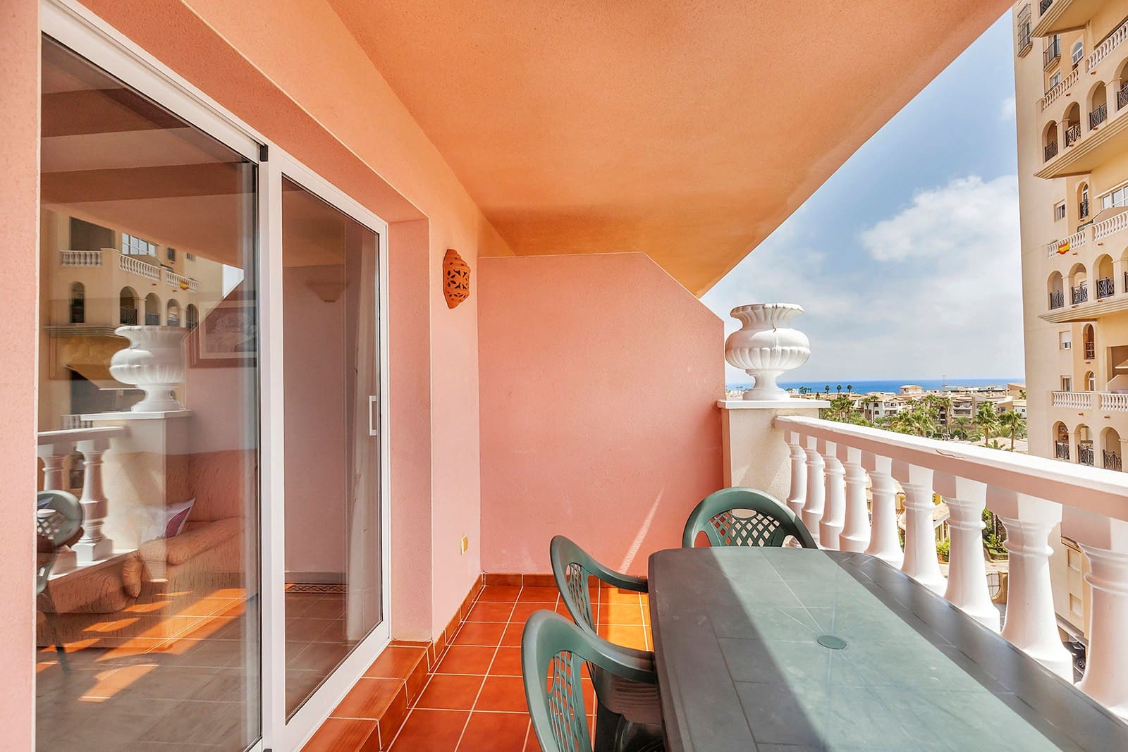 Apartamento Playa de 2 habitaciones en Torrevieja en venta con piscina garaje - 269.500 € (Ref: 10160972)