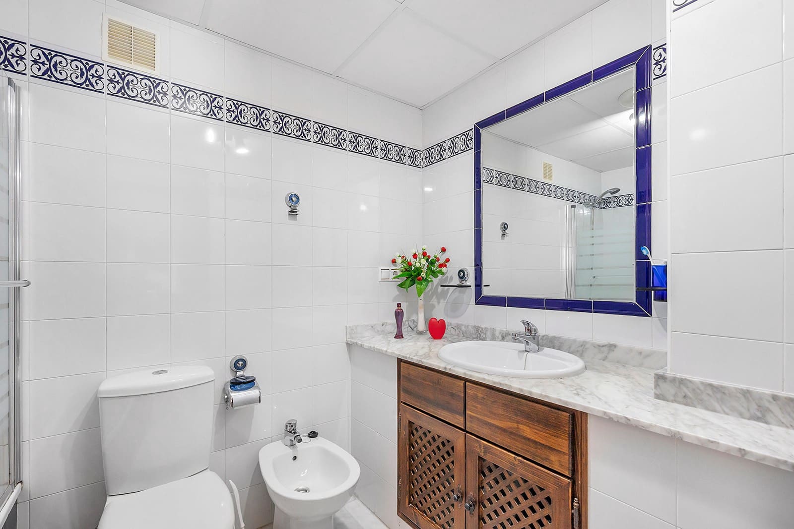 Apartamento Playa de 2 habitaciones en Torrevieja en venta con piscina garaje - 269.500 € (Ref: 10160972)