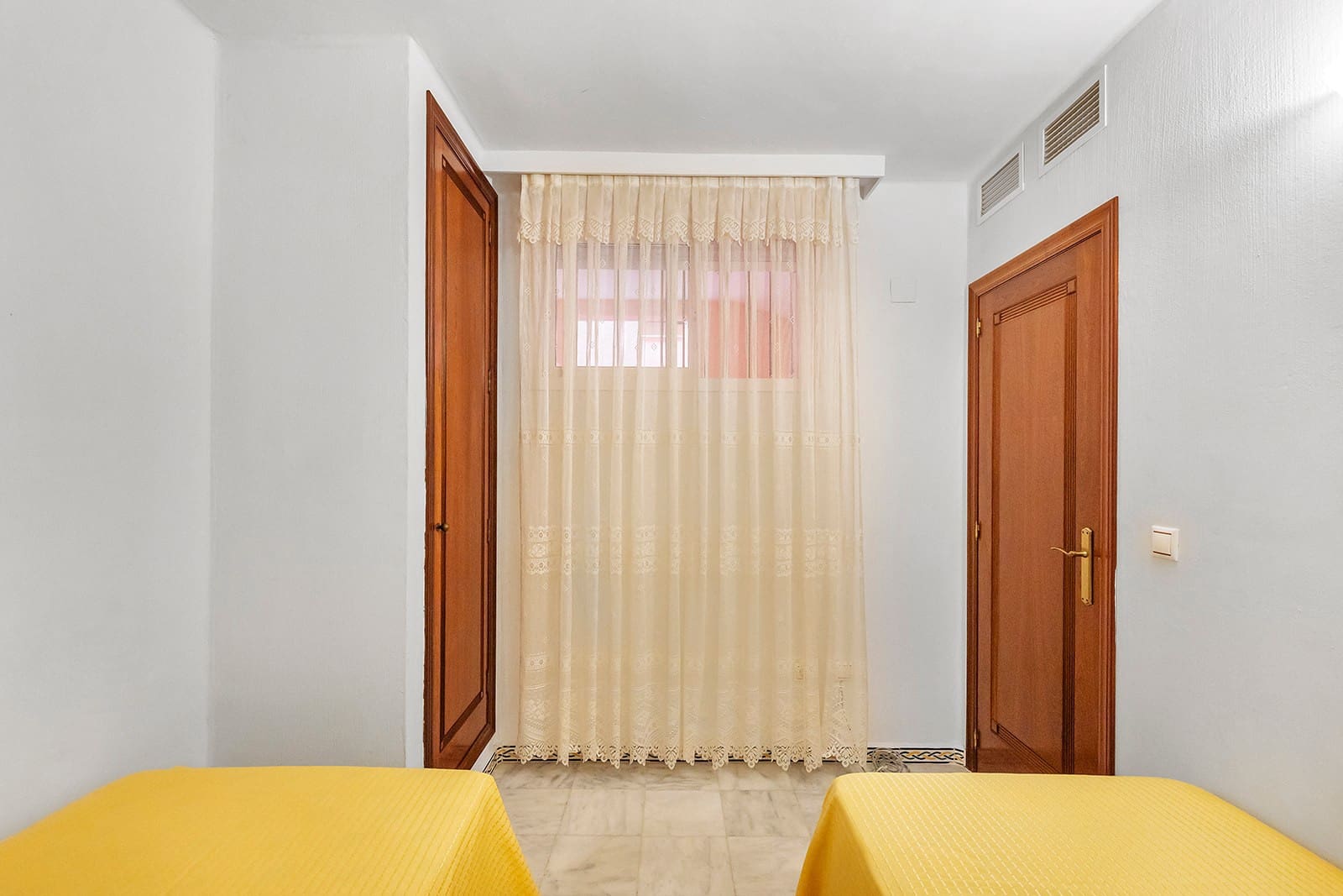 Apartamento Playa de 2 habitaciones en Torrevieja en venta con piscina garaje - 269.500 € (Ref: 10160972)