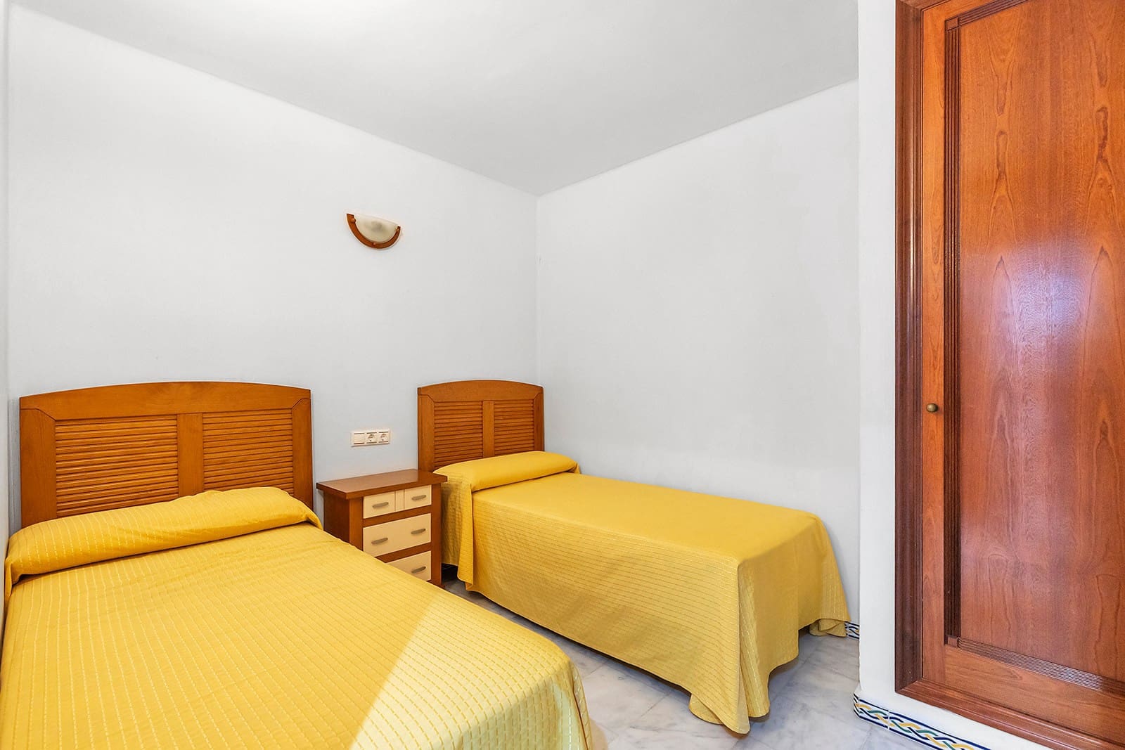 Apartamento Playa de 2 habitaciones en Torrevieja en venta con piscina garaje - 269.500 € (Ref: 10160972)