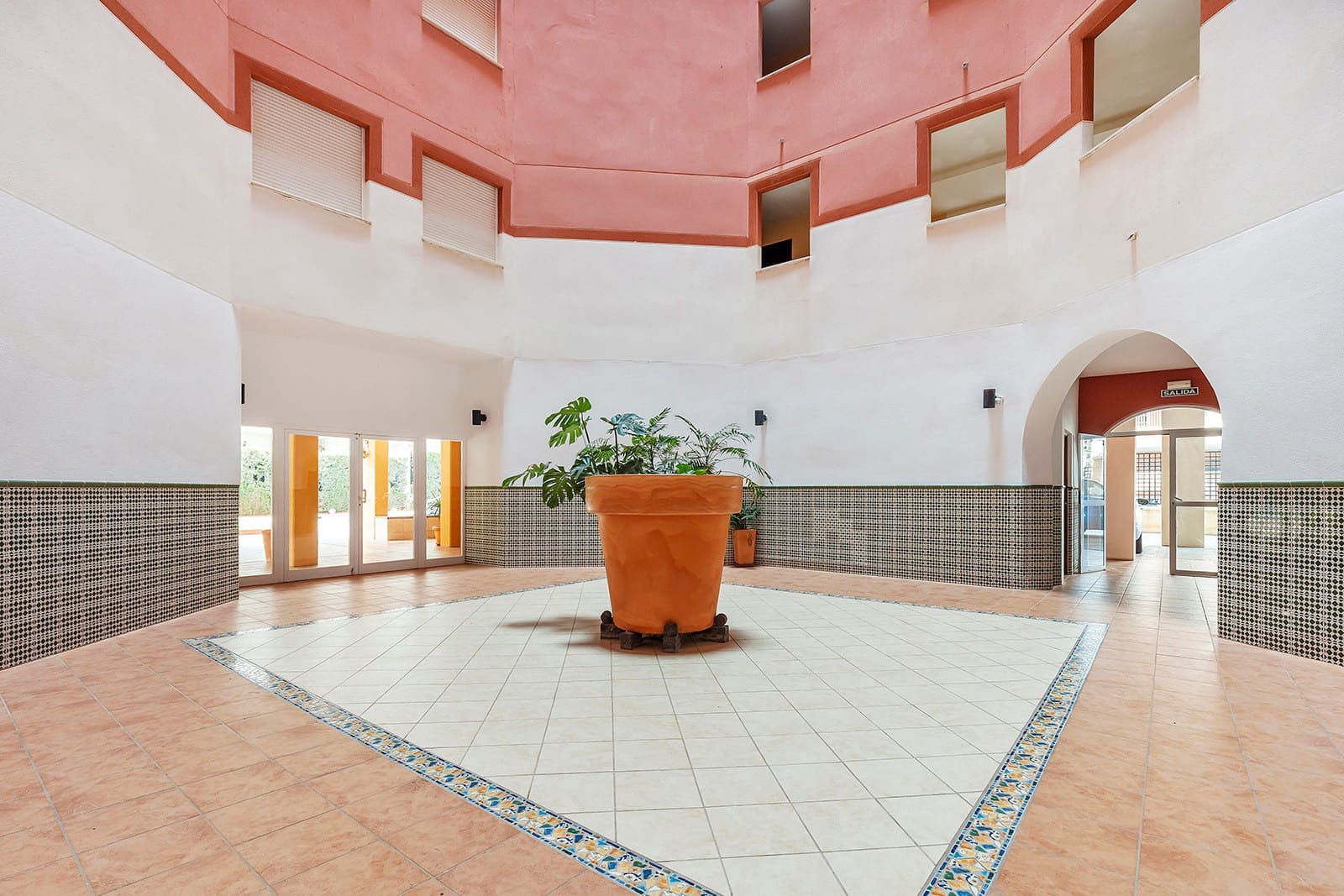 Apartamento Playa de 2 habitaciones en Torrevieja en venta con piscina garaje - 269.500 € (Ref: 10160972)