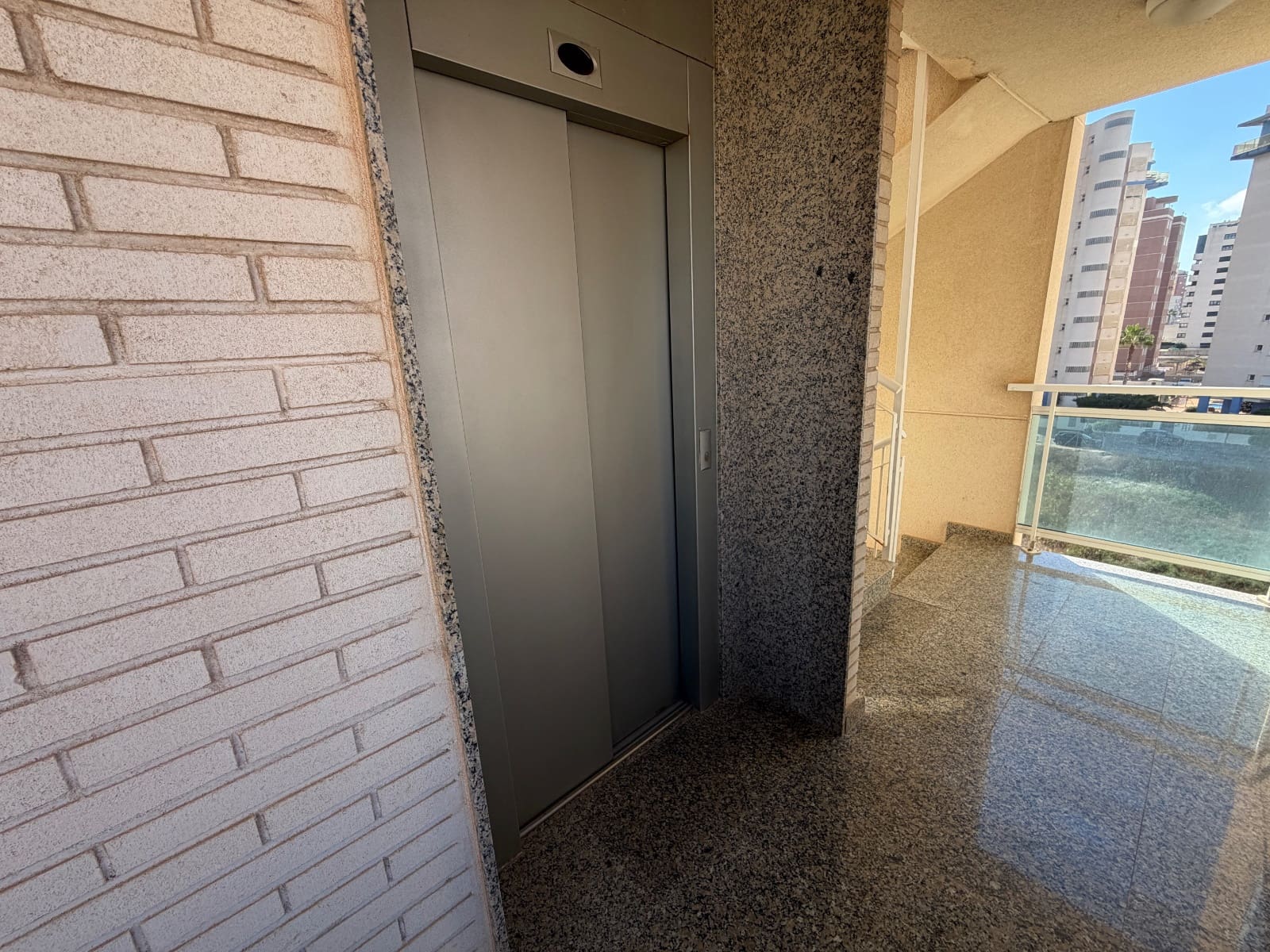 2 soverom Strandleiligheter til salgs i Guardamar del Segura med svømmebasseng garasje - € 195 000 (Ref: 10160973)
