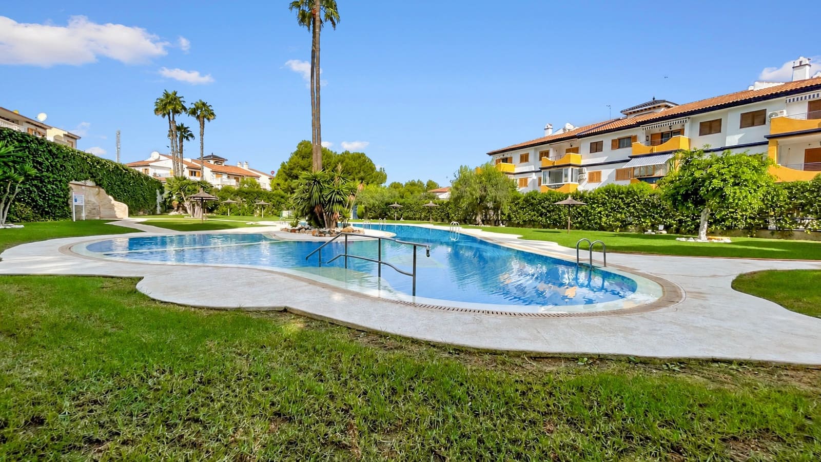 2 slaapkamer Strandappartement te koop in Pilar de la Horadada met zwembad - € 189.900 (Ref: 10160976)