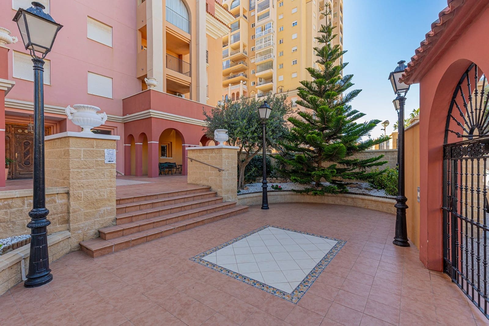 Apartamento Playa de 2 habitaciones en Torrevieja en venta con piscina garaje - 269.500 € (Ref: 10162601)