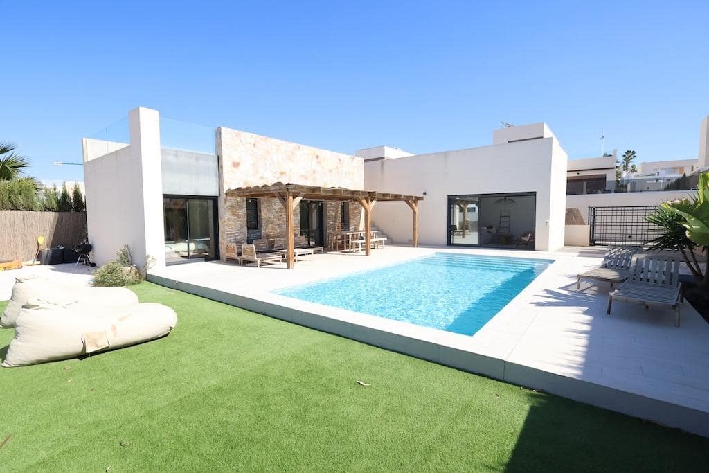 3 sypialnia Willa na sprzedaż w Algorfa z basenem garażem - 620 000 € (Ref: 10162602)