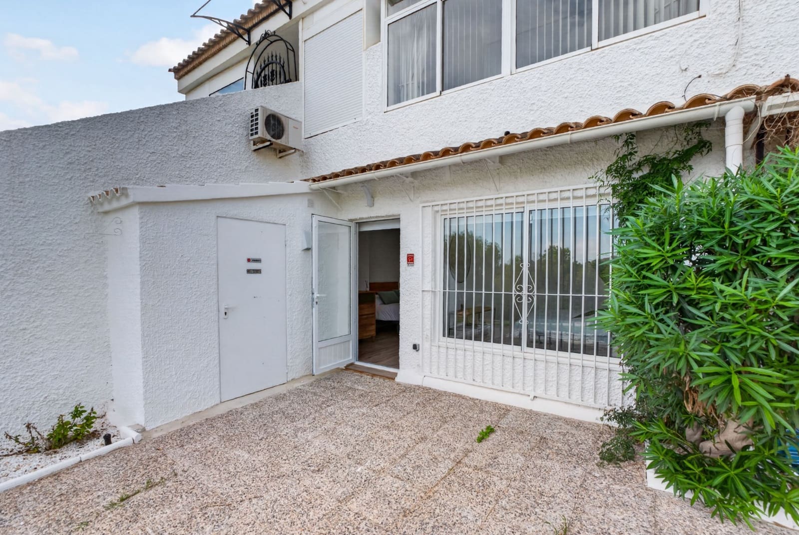Casa de 2 habitaciones en Villamartin en venta - 199.000 € (Ref: 10163406)