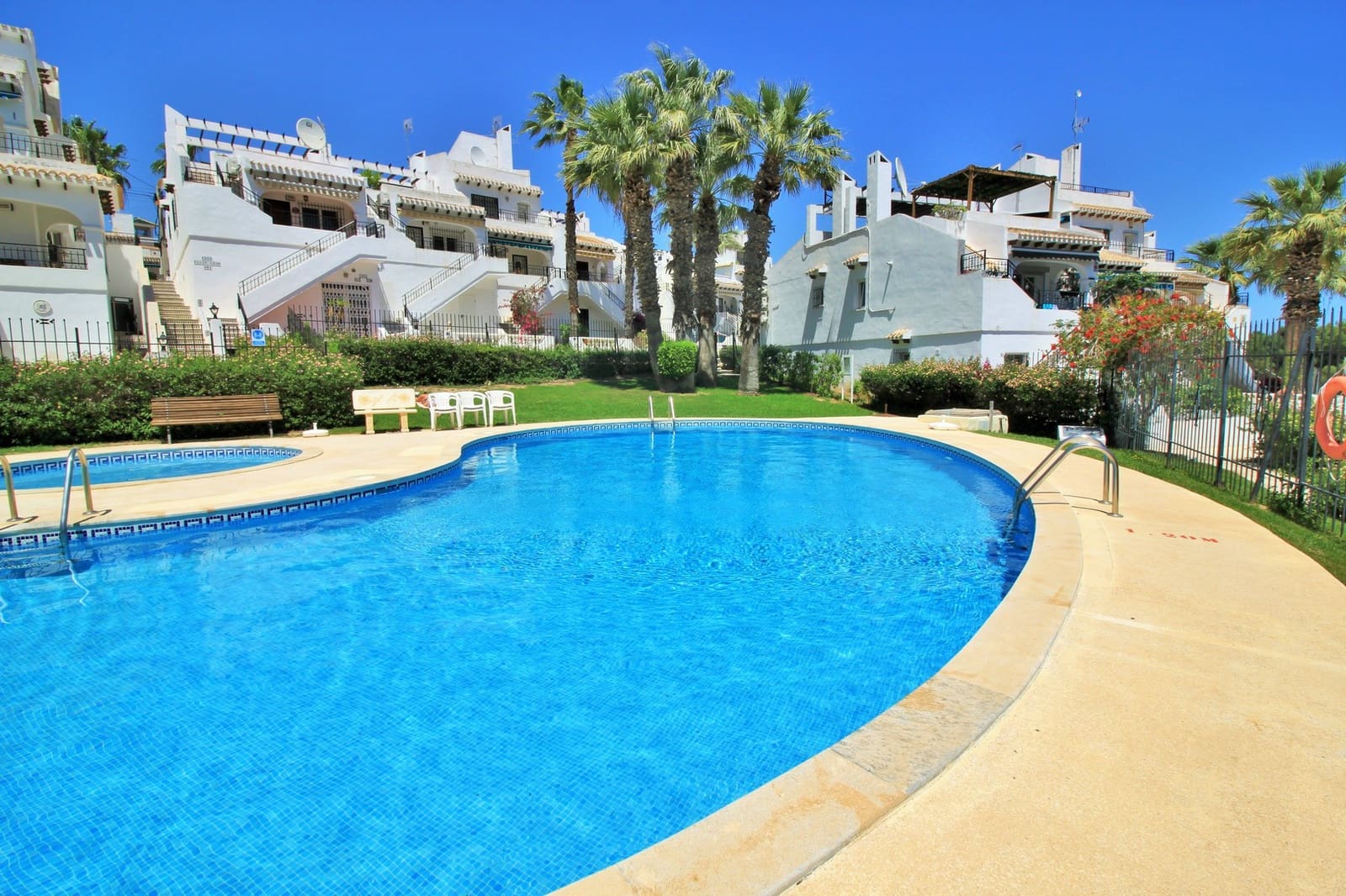3 bedroom Townhouse for sale in Villamartin with pool - € 289,000 (Ref: 10168171)