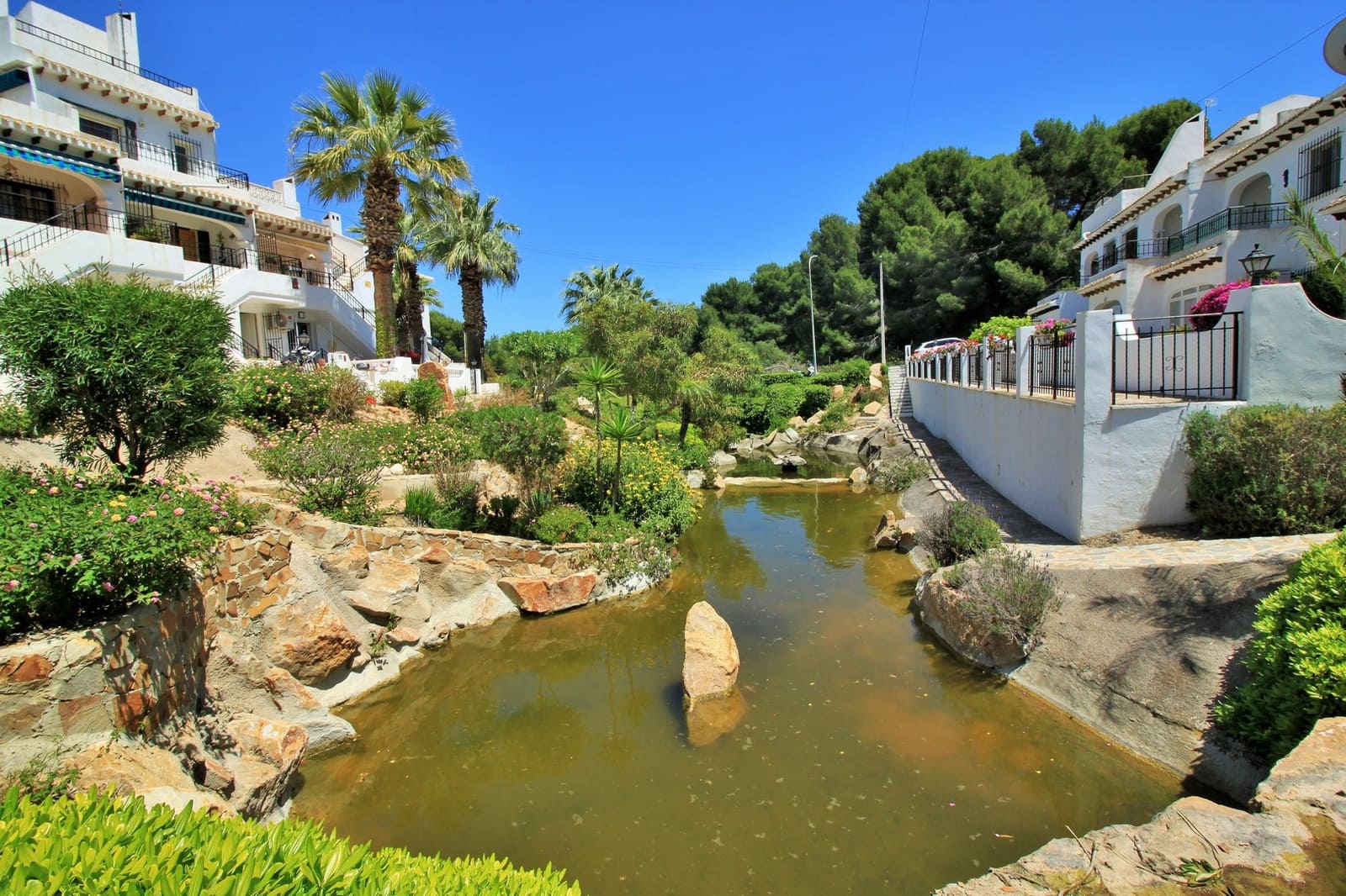 3 bedroom Townhouse for sale in Villamartin with pool - € 289,000 (Ref: 10168171)
