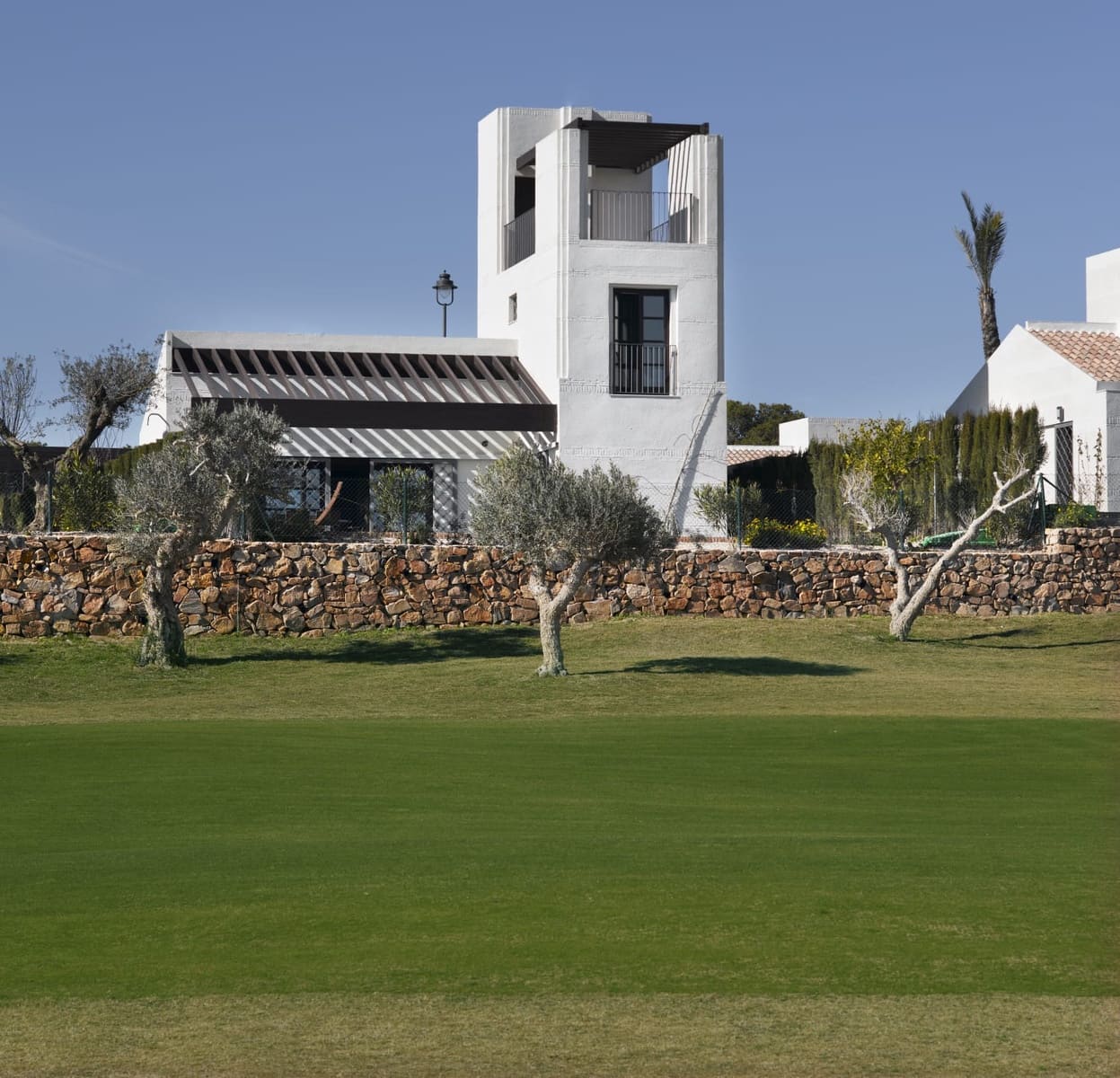 2 bedroom Villa for sale in La Peraleja Golf Resort with garage - € 320,000 (Ref: 10171128)