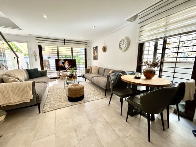 3 soveværelse Byhus til salg i Torre de la Horadada, Pilar de la Horadada med swimmingpool - € 429.995 (Ref: 10171130)