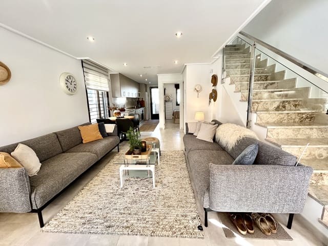 3 soveværelse Byhus til salg i Torre de la Horadada, Pilar de la Horadada med swimmingpool - € 429.995 (Ref: 10171130)