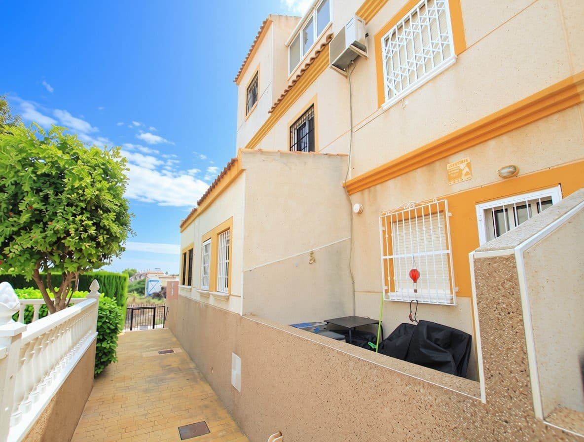 Casa de 2 habitaciones en Villamartin en venta con piscina - 179.500 € (Ref: 10176361)