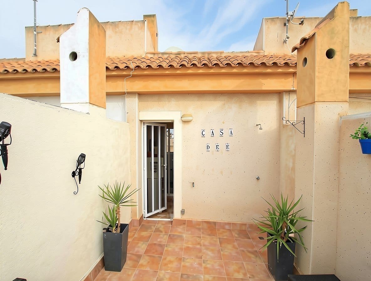 Casa de 2 habitaciones en Villamartin en venta con piscina - 179.500 € (Ref: 10176361)