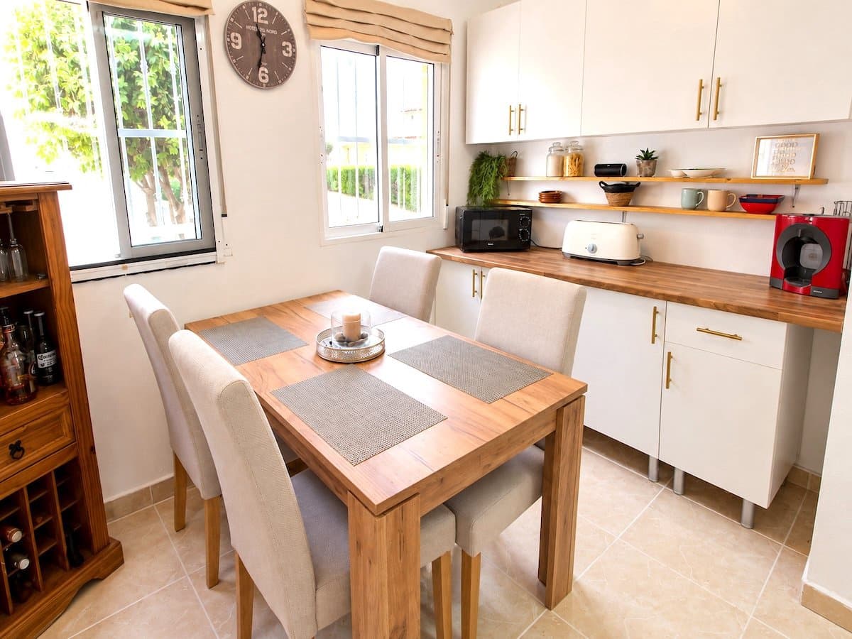 Casa de 2 habitaciones en Villamartin en venta con piscina - 179.500 € (Ref: 10176361)