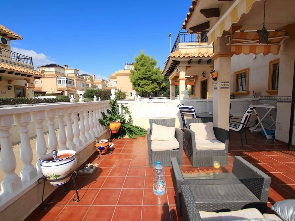 2 soveværelse Byhus til salg i Cabo Roig med swimmingpool garage - € 219.000 (Ref: 10176364)