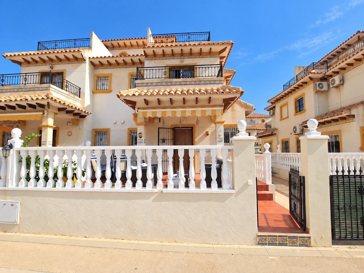 2 soveværelse Byhus til salg i Cabo Roig med swimmingpool garage - € 219.000 (Ref: 10176364)