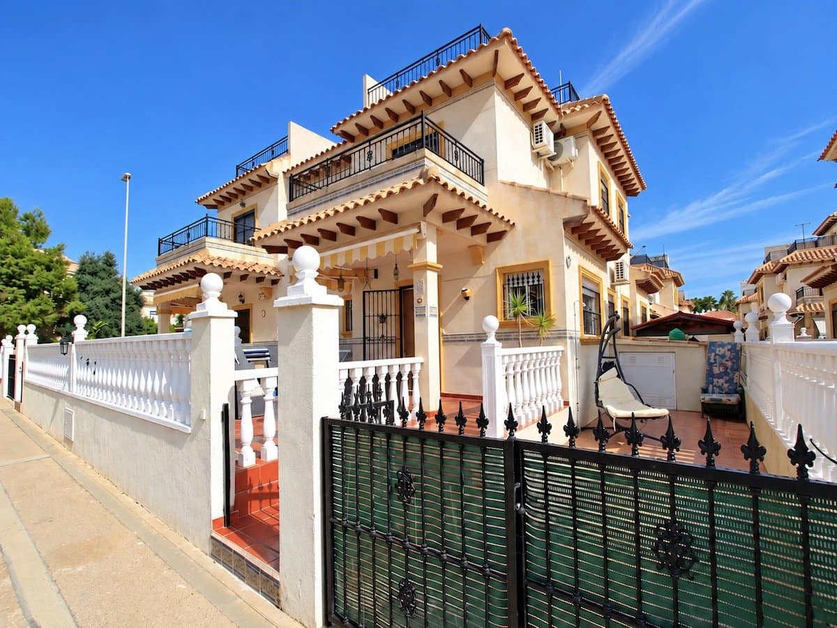 2 soveværelse Byhus til salg i Cabo Roig med swimmingpool garage - € 219.000 (Ref: 10176364)