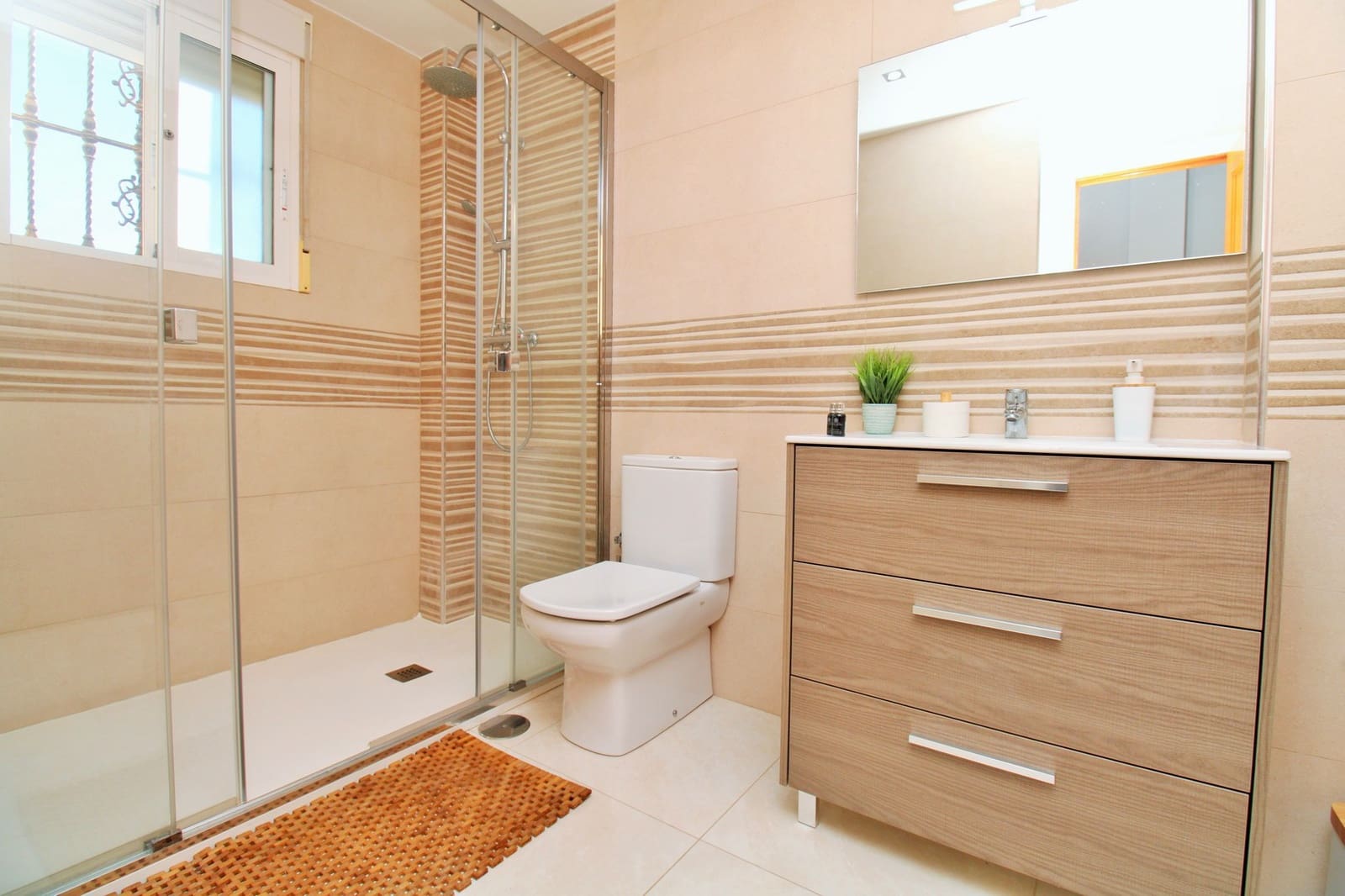 Casa de 3 habitaciones en Villamartin en venta con piscina garaje - 219.995 € (Ref: 10182748)