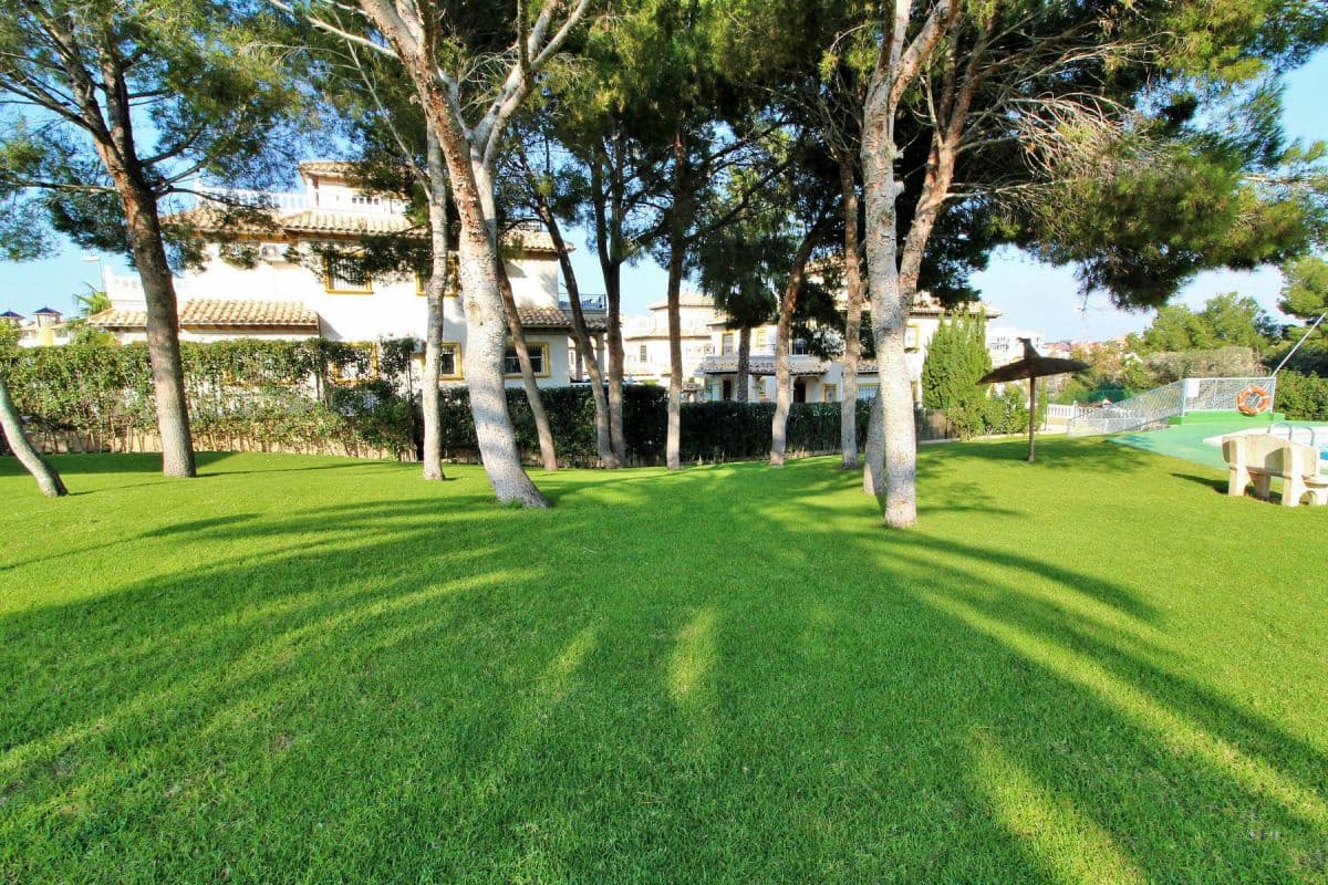 Casa de 3 habitaciones en Villamartin en venta con piscina garaje - 219.995 € (Ref: 10182748)
