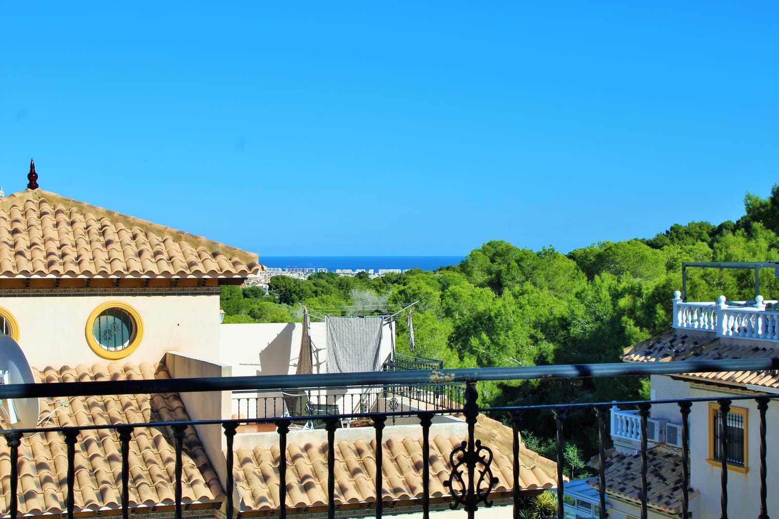 Casa de 3 habitaciones en Villamartin en venta con piscina garaje - 219.995 € (Ref: 10182748)