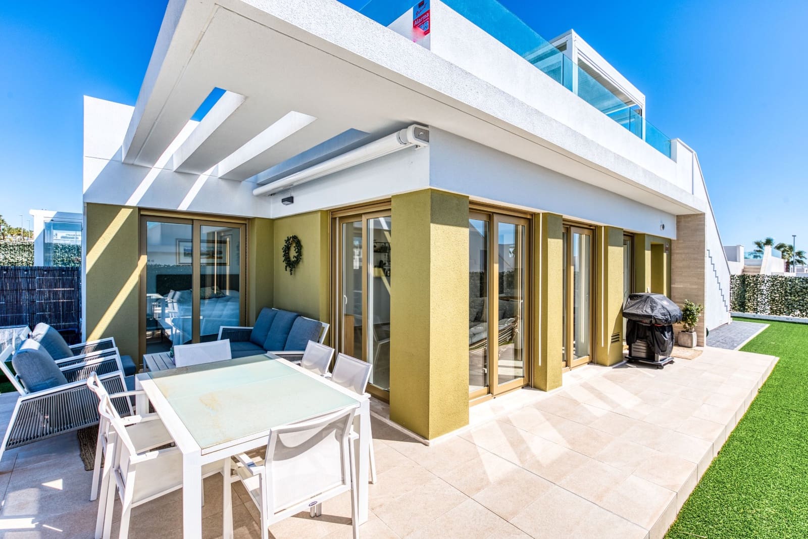 3 soveværelse Rækkehus til salg i Vistabella med swimmingpool garage - € 395.000 (Ref: 10182764)