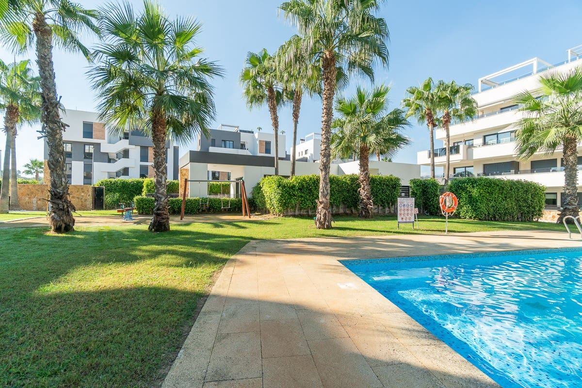 2 soverom Leilighet til salgs i Los Altos med svømmebasseng garasje - € 279 900 (Ref: 10182768)