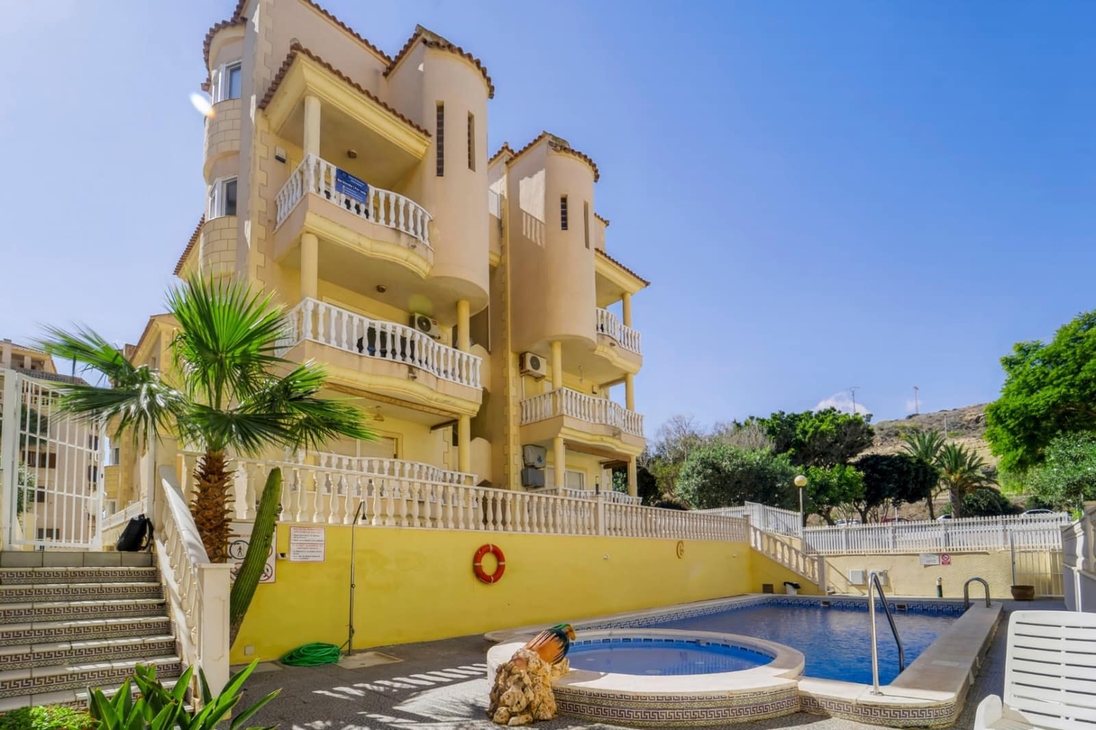 3 soveværelse Strandlejlighed til salg i Guardamar del Segura med swimmingpool - € 269.900 (Ref: 10182773)