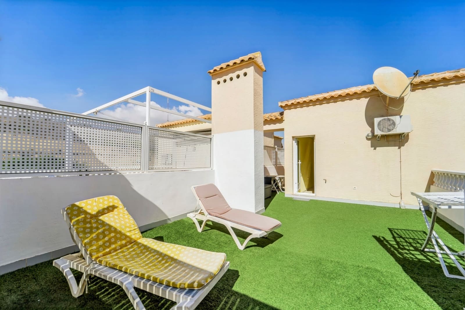 3 soveværelse Strandlejlighed til salg i Guardamar del Segura med swimmingpool - € 269.900 (Ref: 10182773)