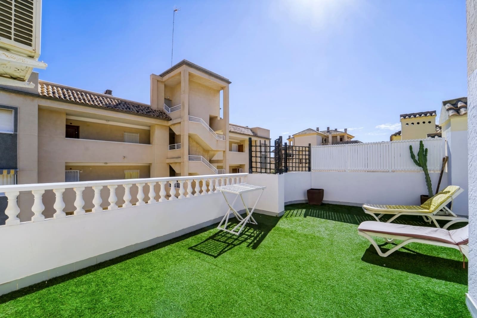 3 soveværelse Strandlejlighed til salg i Guardamar del Segura med swimmingpool - € 269.900 (Ref: 10182773)
