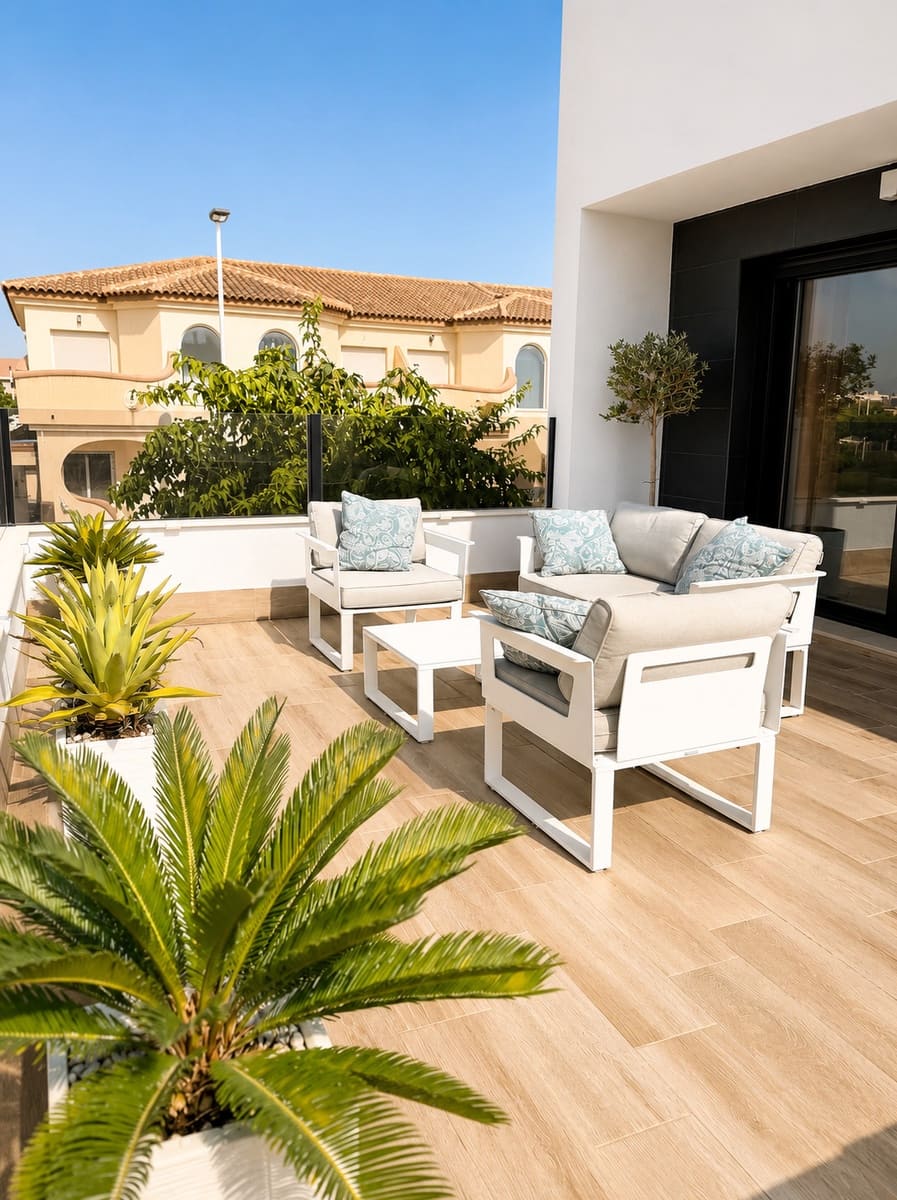 2 soveværelse Rækkehus til salg i San Pedro del Pinatar med swimmingpool garage - € 485.000 (Ref: 10186520)