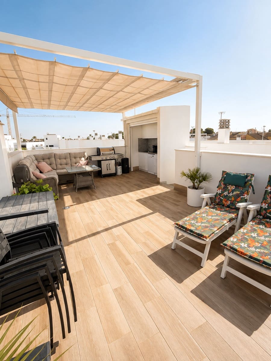 2 soveværelse Rækkehus til salg i San Pedro del Pinatar med swimmingpool garage - € 485.000 (Ref: 10186520)
