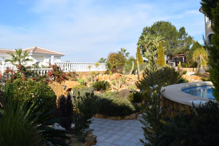 5 Zimmer Villa zu verkaufen in Ciudad Quesada mit Pool Garage - 890.000 € (Ref: 6955347)