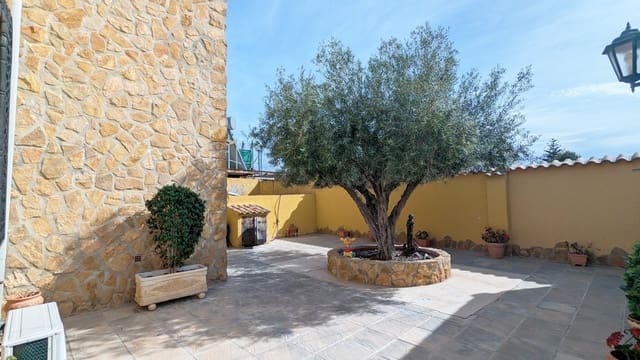 4 bedroom Villa for sale in Bigastro with pool garage - € 499,900 (Ref: 7547119)