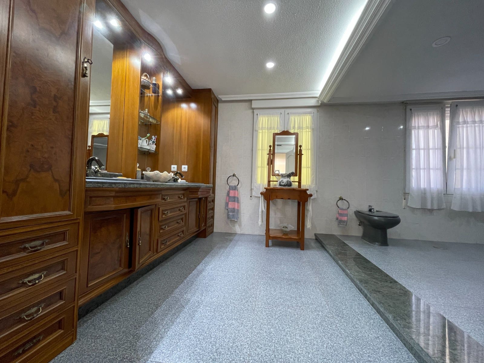 8 bedroom Villa for sale in Cabo Roig with pool garage - € 1,490,000 (Ref: 7648555)