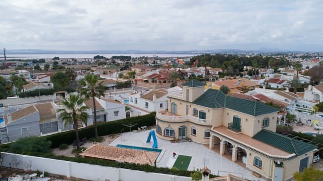 6 sypialnia Willa na sprzedaż w El Chaparral, Torrevieja z basenem garażem - 750 000 € (Ref: 7878832)