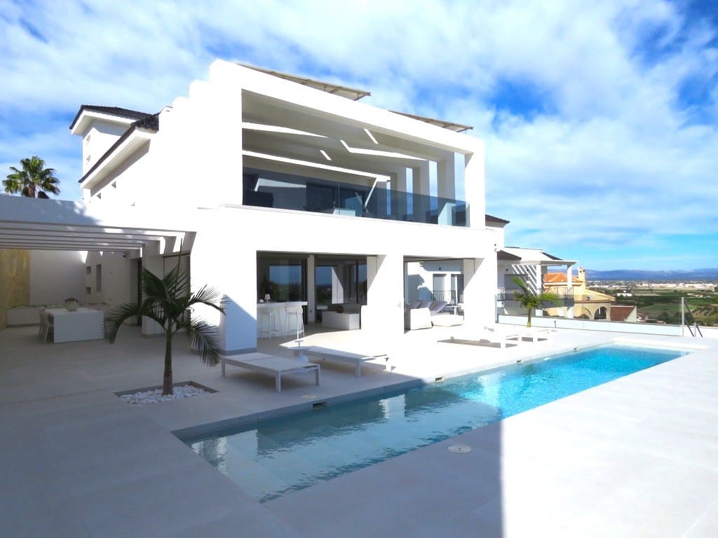 4 soverom Villa til salgs i Ciudad Quesada med svømmebasseng - € 1 799 000 (Ref: 7929196)