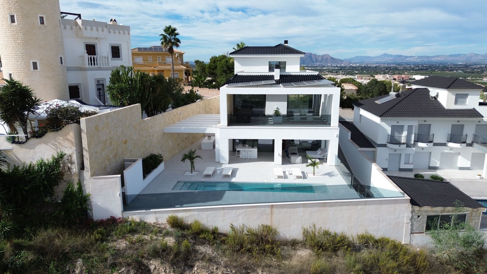4 soverom Villa til salgs i Ciudad Quesada med svømmebasseng - € 1 799 000 (Ref: 7929196)