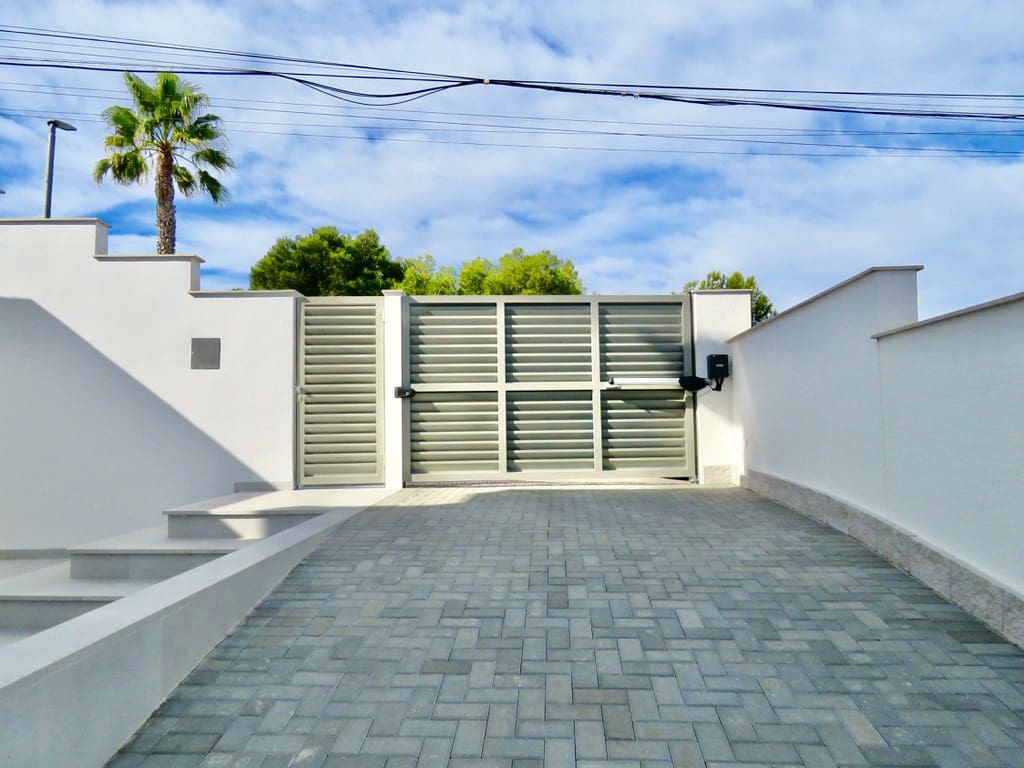 4 soverom Villa til salgs i Ciudad Quesada med svømmebasseng - € 1 799 000 (Ref: 7929196)