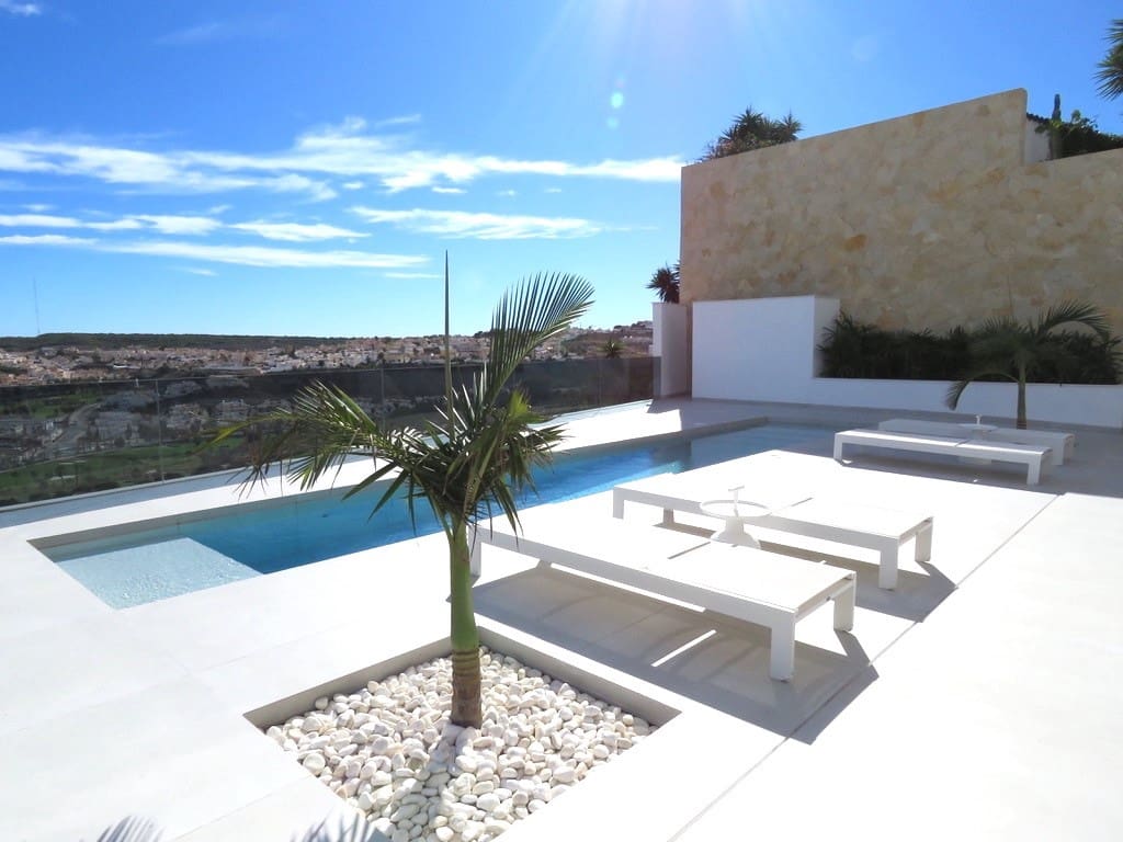 4 soverom Villa til salgs i Ciudad Quesada med svømmebasseng - € 1 799 000 (Ref: 7929196)
