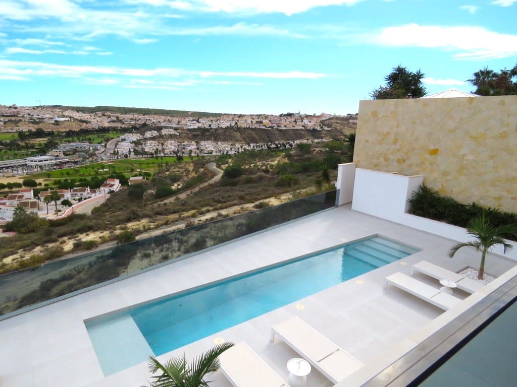 4 soverom Villa til salgs i Ciudad Quesada med svømmebasseng - € 1 799 000 (Ref: 7929196)