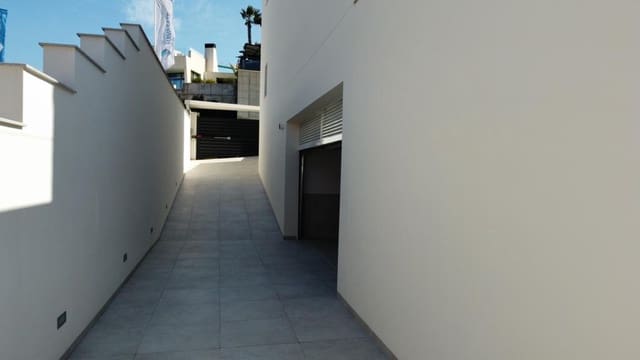 Chalet de 4 habitaciones en Campoamor, Orihuela en venta con piscina - 1.480.000 € (Ref: 7996583)