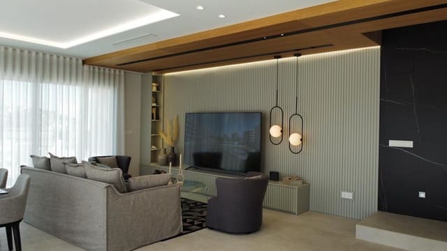 Chalet de 4 habitaciones en Campoamor, Orihuela en venta con piscina - 1.480.000 € (Ref: 7996583)