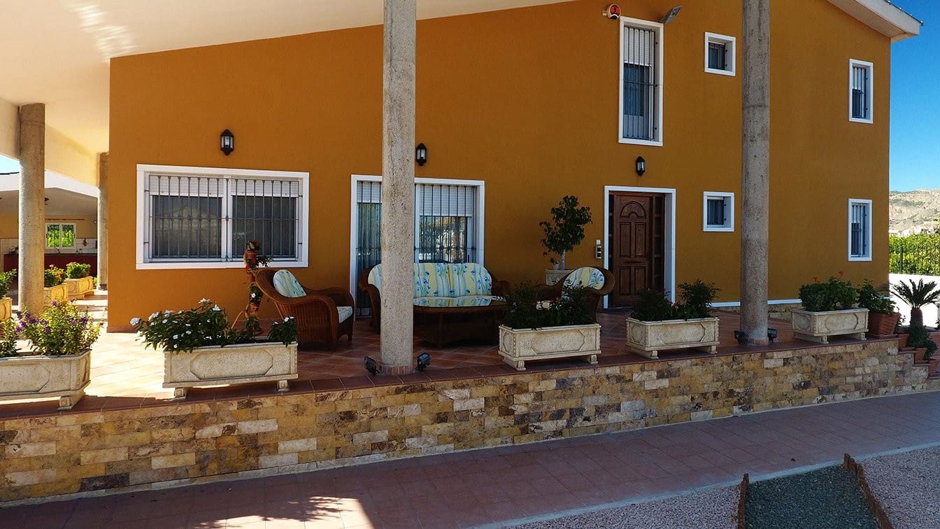 4 bedroom Villa for sale in Orihuela with pool garage - € 675,000 (Ref: 8212200)