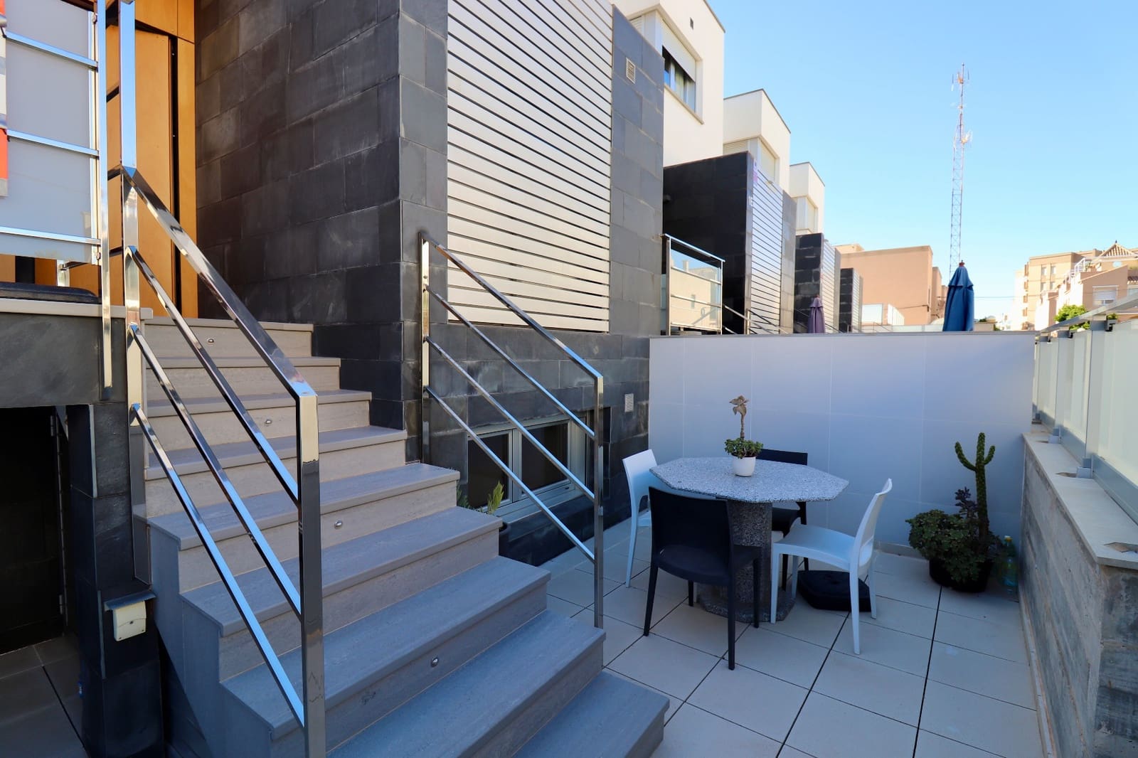 3 soveværelse Byhus til salg i Guardamar del Segura med swimmingpool garage - € 595.000 (Ref: 8221641)