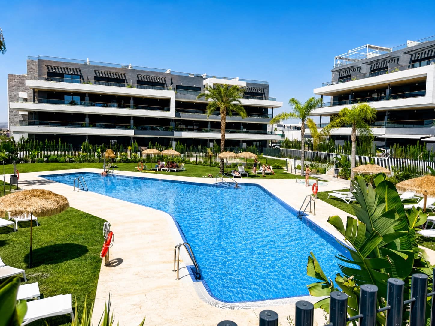 2 bedroom Bungalow for sale in La Siesta with pool garage - € 357,000 (Ref: 8398009)