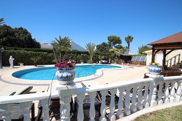4 soveværelse Villa til salg i Punta Prima, Torrevieja med swimmingpool garage - € 1.150.000 (Ref: 8500039)